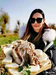 新疆百万粉丝男网红吃瓜,新疆百万粉丝男网红的吃瓜盛宴