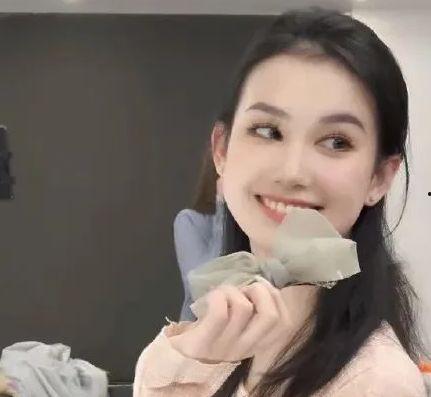 网红向婧吃瓜视频,带你领略幕后真相